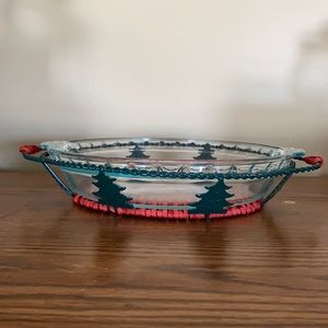 Pyrex Pie Dish with Christmas Tree basket.
